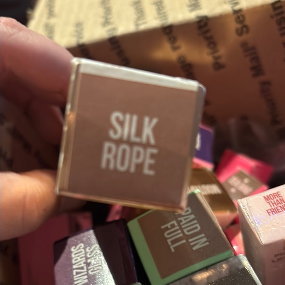 ⭐️ Jeffree Star-SILK ROPE - Picture 3 of 3